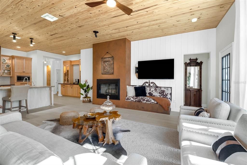 合同活跃: $949,000 (3 贝兹, 2 浴室, 1860 平方英尺)