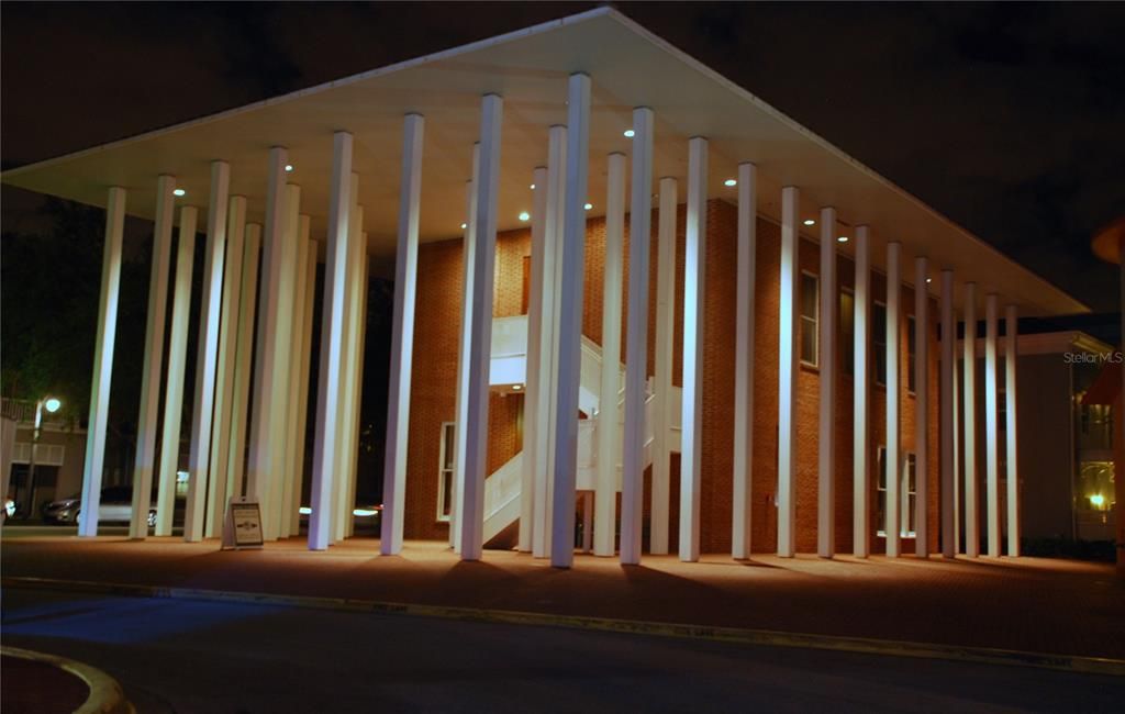 合同活跃: $949,000 (3 贝兹, 2 浴室, 1860 平方英尺)