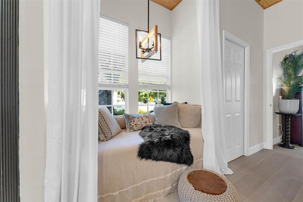 合同活跃: $949,000 (3 贝兹, 2 浴室, 1860 平方英尺)