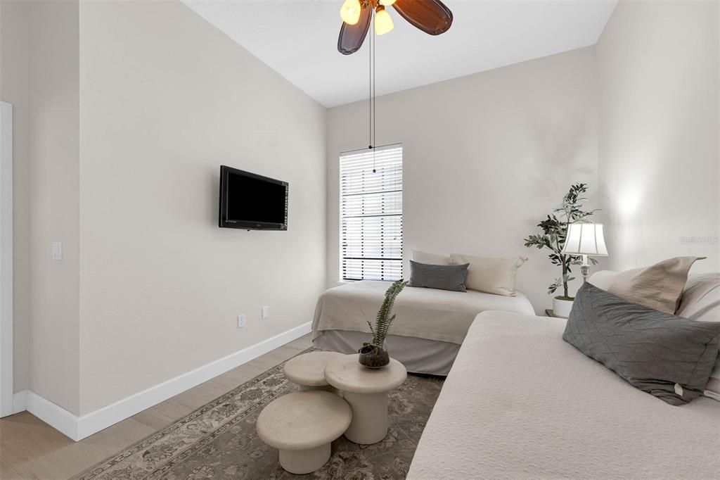 合同活跃: $949,000 (3 贝兹, 2 浴室, 1860 平方英尺)