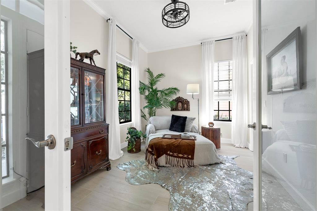 合同活跃: $949,000 (3 贝兹, 2 浴室, 1860 平方英尺)