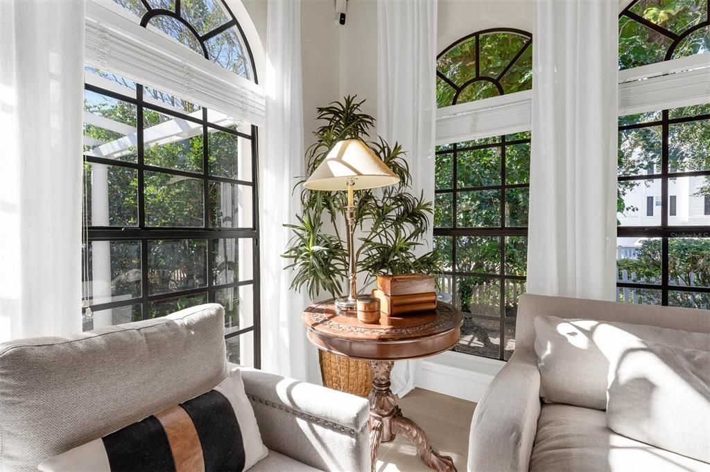 合同活跃: $949,000 (3 贝兹, 2 浴室, 1860 平方英尺)