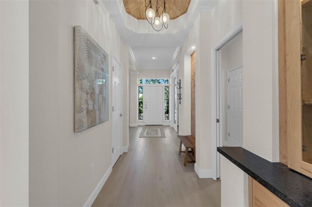 合同活跃: $949,000 (3 贝兹, 2 浴室, 1860 平方英尺)