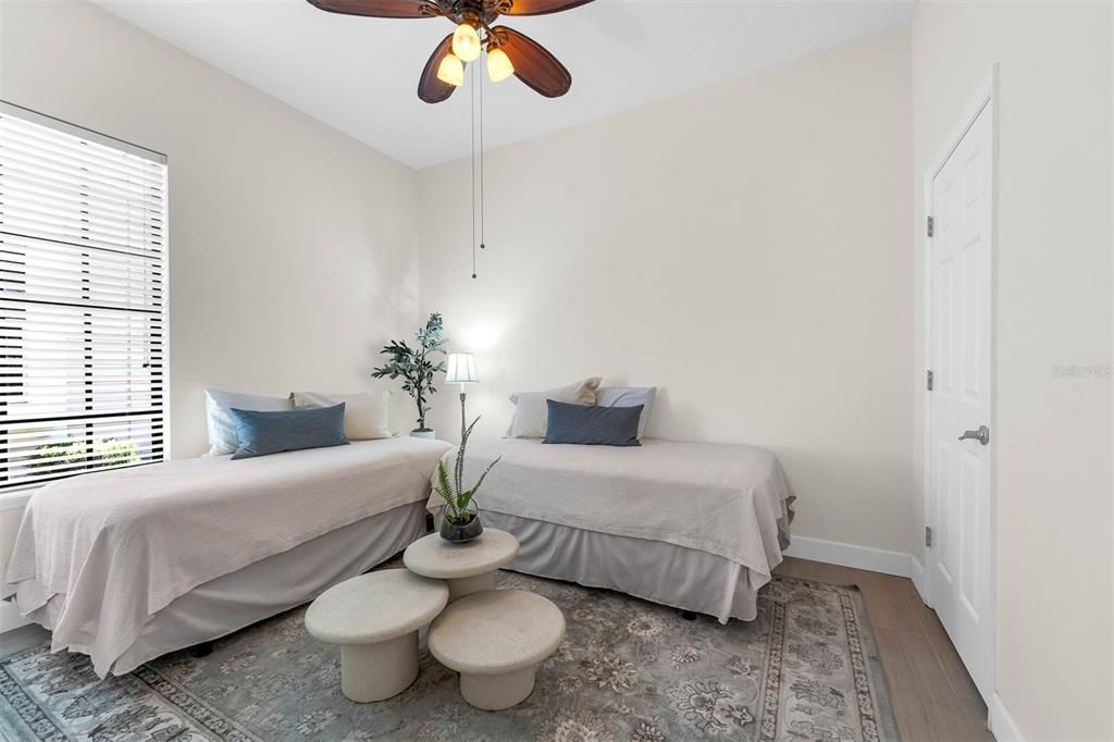 合同活跃: $949,000 (3 贝兹, 2 浴室, 1860 平方英尺)