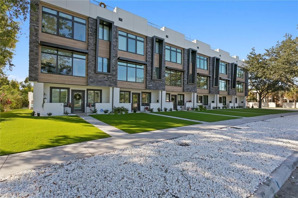 For Sale: $1,995,000 (4 beds, 3 baths, 3041 Square Feet)