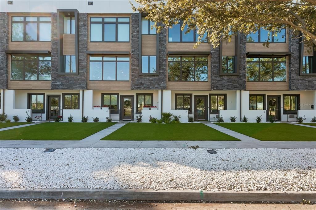 For Sale: $1,995,000 (4 beds, 3 baths, 3041 Square Feet)