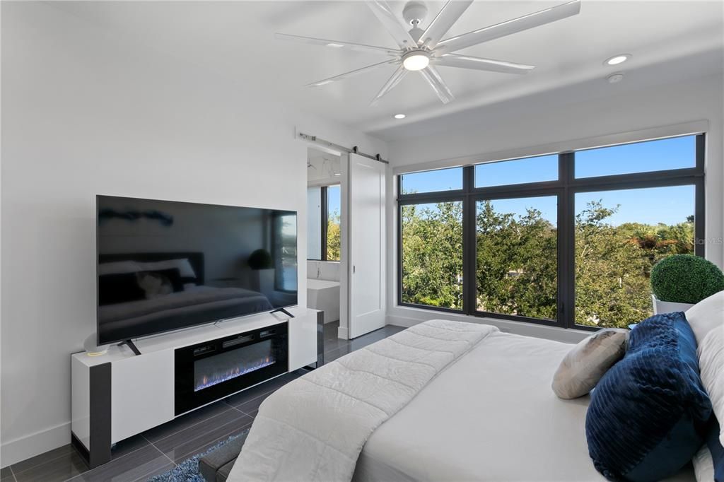 For Sale: $1,995,000 (4 beds, 3 baths, 3041 Square Feet)