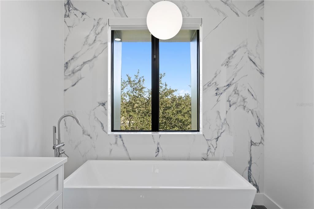 For Sale: $1,995,000 (4 beds, 3 baths, 3041 Square Feet)