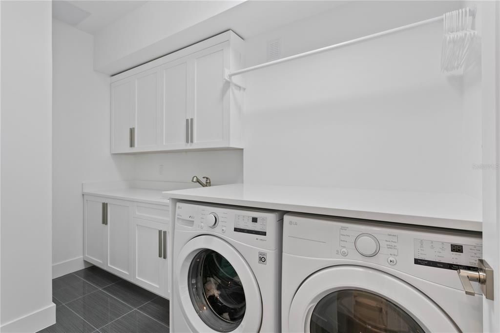 For Sale: $1,995,000 (4 beds, 3 baths, 3041 Square Feet)