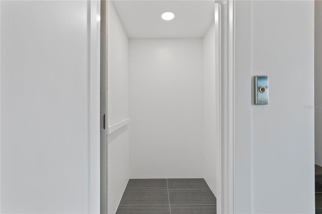 For Sale: $1,995,000 (4 beds, 3 baths, 3041 Square Feet)