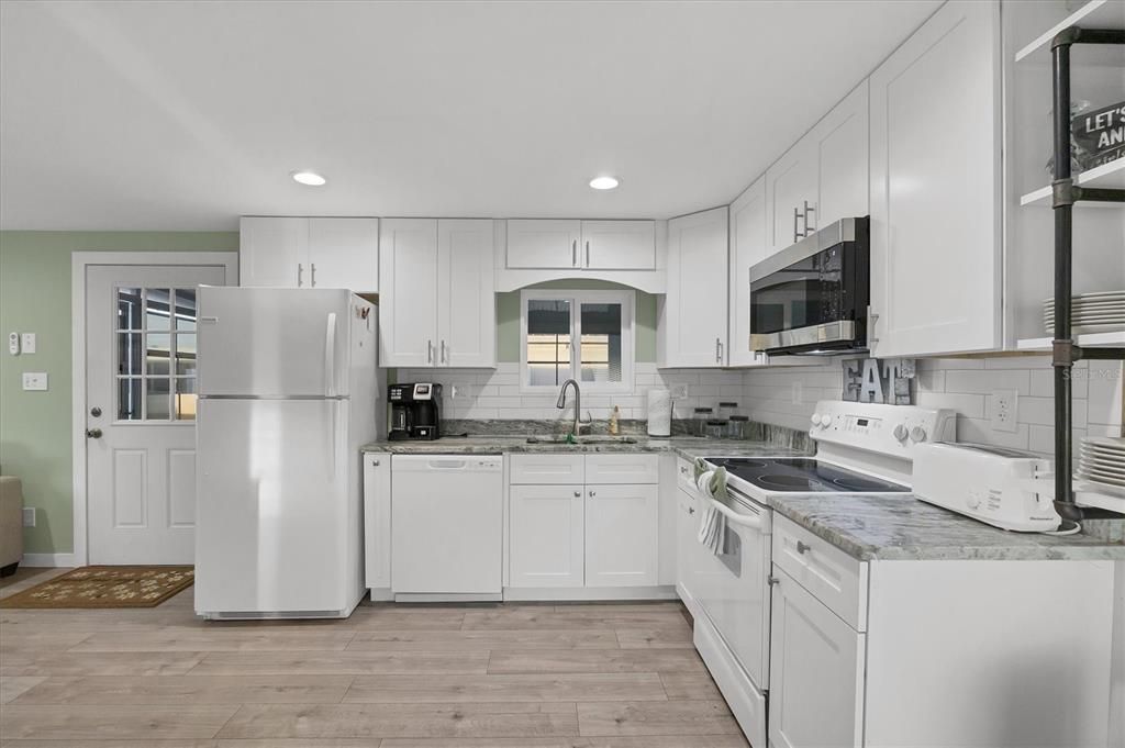 待售: $149,000 (2 贝兹, 1 浴室, 783 平方英尺)