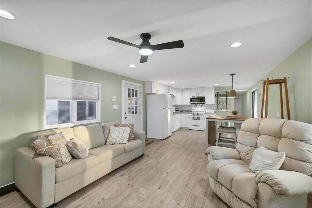 待售: $149,000 (2 贝兹, 1 浴室, 783 平方英尺)