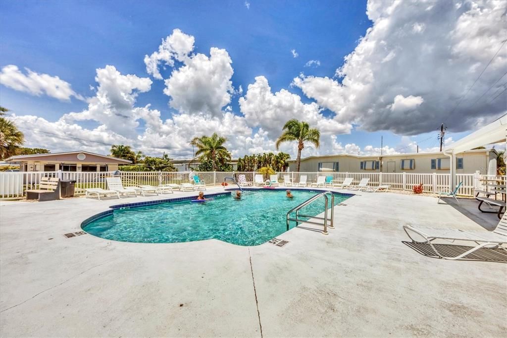 待售: $149,000 (2 贝兹, 1 浴室, 783 平方英尺)