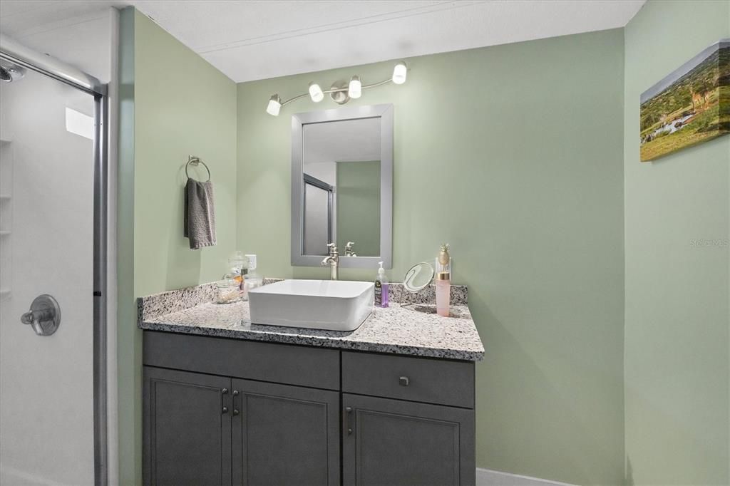 待售: $149,000 (2 贝兹, 1 浴室, 783 平方英尺)