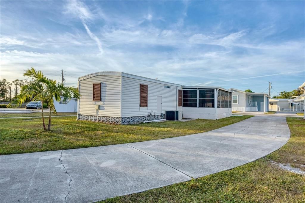 待售: $149,000 (2 贝兹, 1 浴室, 783 平方英尺)