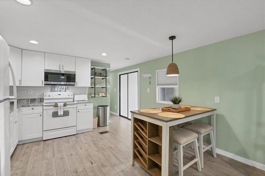 待售: $149,000 (2 贝兹, 1 浴室, 783 平方英尺)