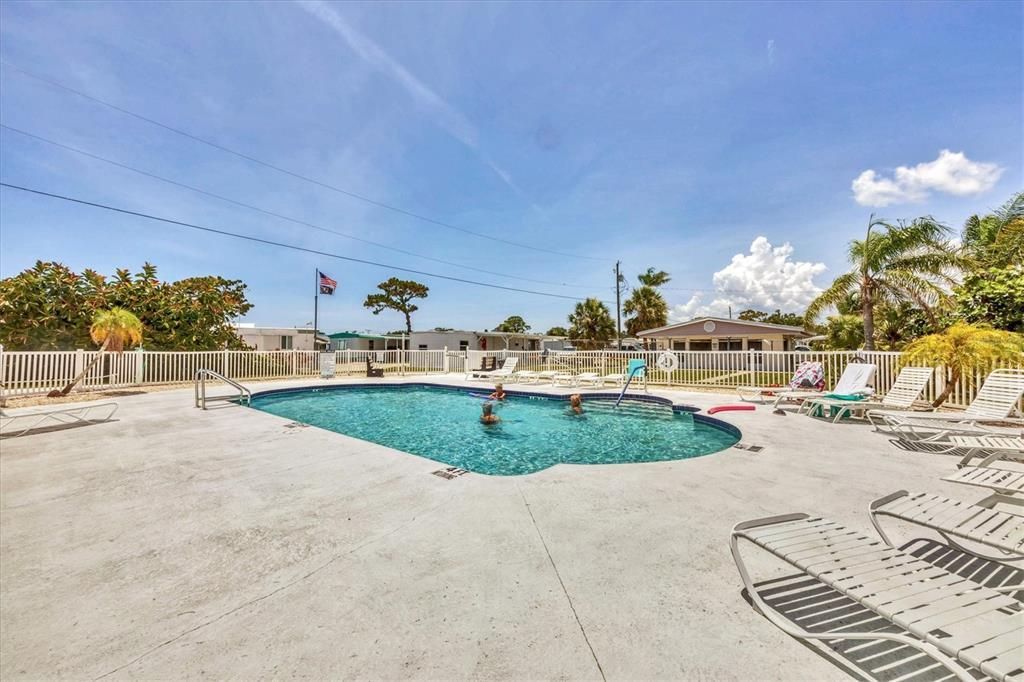 待售: $149,000 (2 贝兹, 1 浴室, 783 平方英尺)