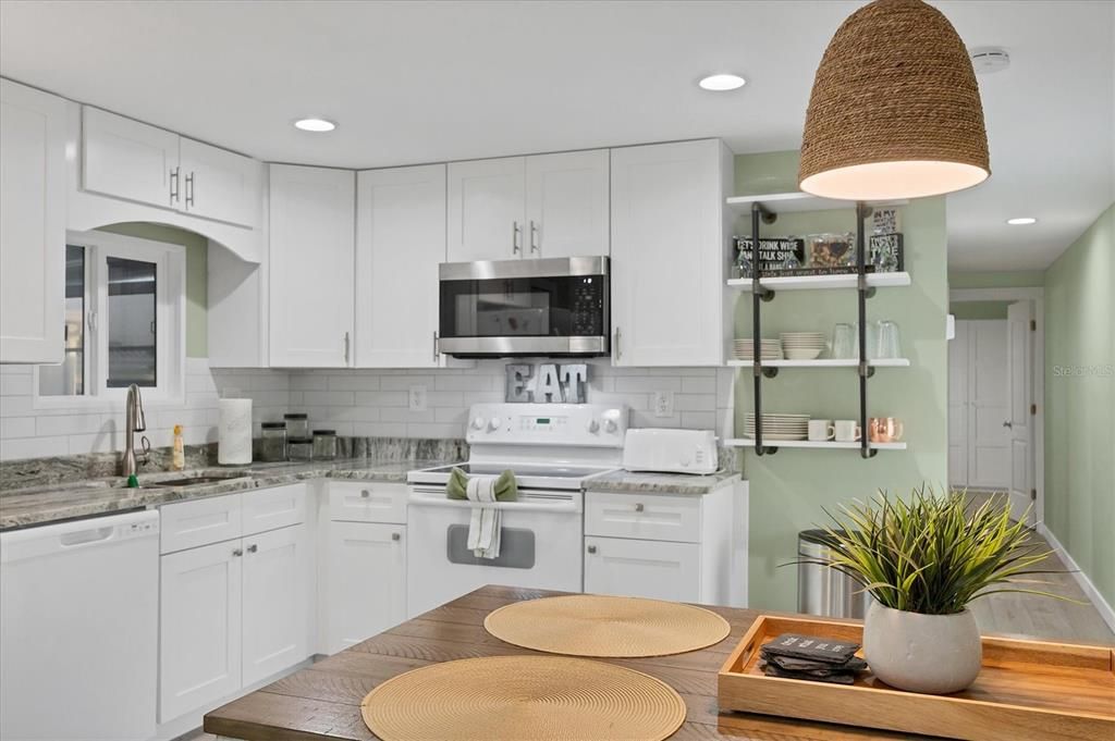 待售: $149,000 (2 贝兹, 1 浴室, 783 平方英尺)