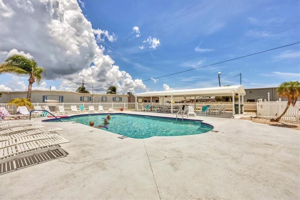 待售: $149,000 (2 贝兹, 1 浴室, 783 平方英尺)