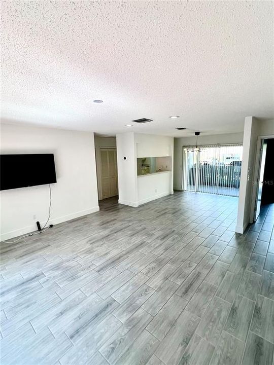 For Rent: $1,900 (2 beds, 2 baths, 1250 Square Feet)