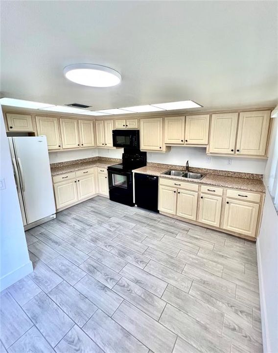 For Rent: $1,900 (2 beds, 2 baths, 1250 Square Feet)