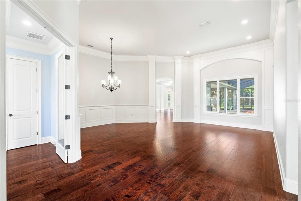 For Sale: $985,000 (5 beds, 3 baths, 3434 Square Feet)