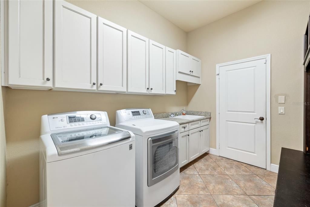 For Sale: $985,000 (5 beds, 3 baths, 3434 Square Feet)