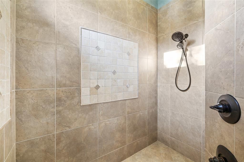 For Sale: $985,000 (5 beds, 3 baths, 3434 Square Feet)