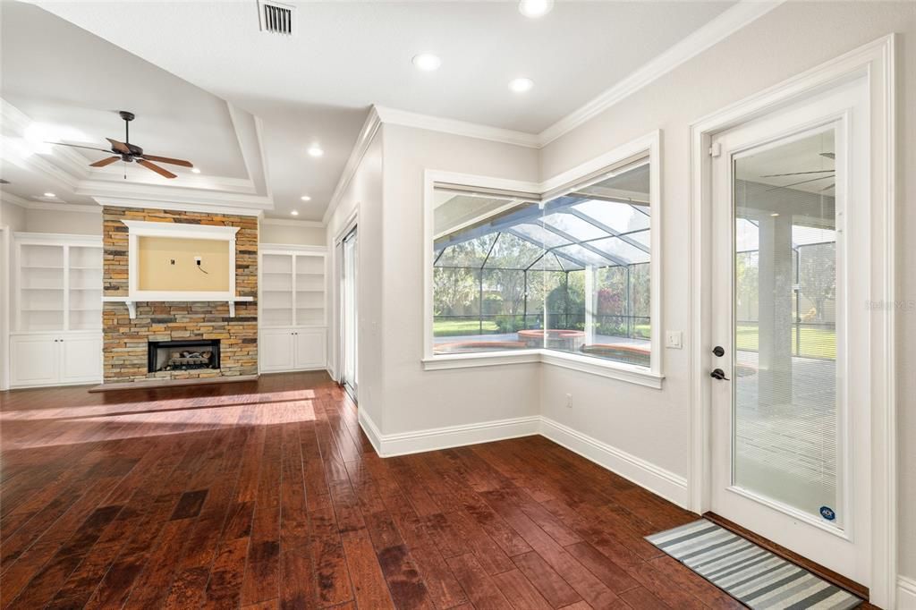 For Sale: $985,000 (5 beds, 3 baths, 3434 Square Feet)