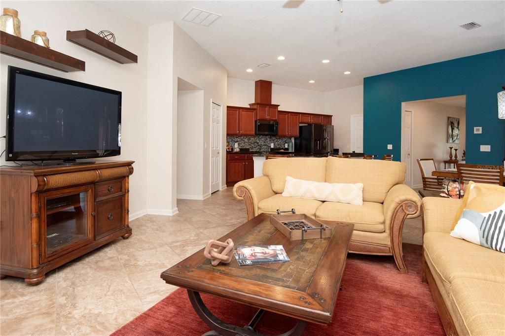 En Venta: $419,000 (3 camas, 2 baños, 1733 Pies cuadrados)