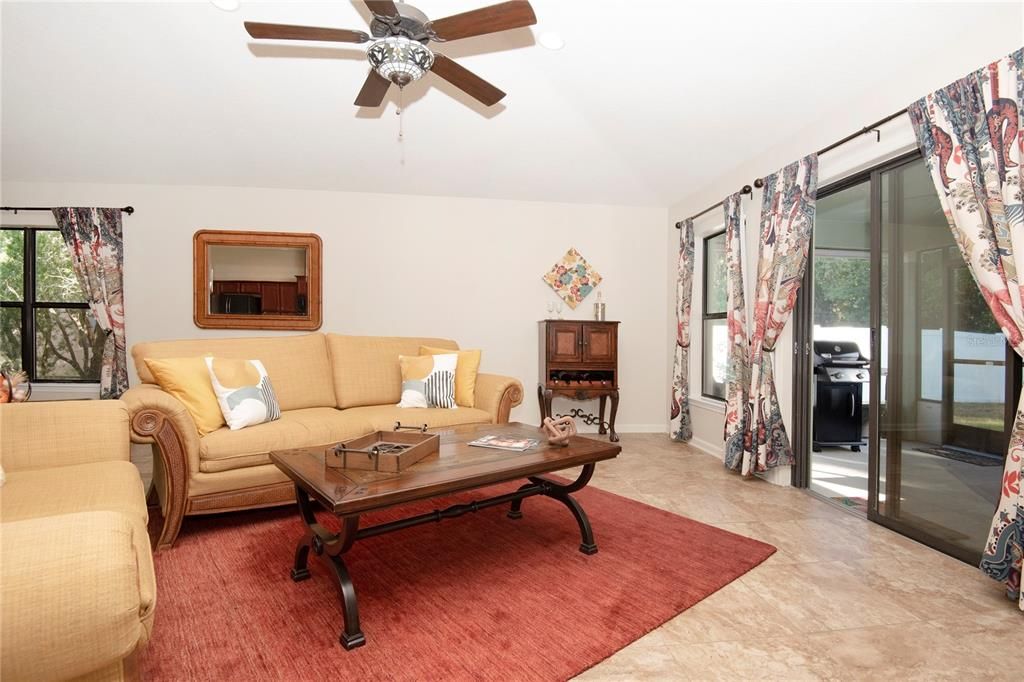 En Venta: $419,000 (3 camas, 2 baños, 1733 Pies cuadrados)