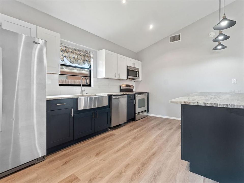 出租: $2,600 (3 贝兹, 2 浴室, 1320 平方英尺)