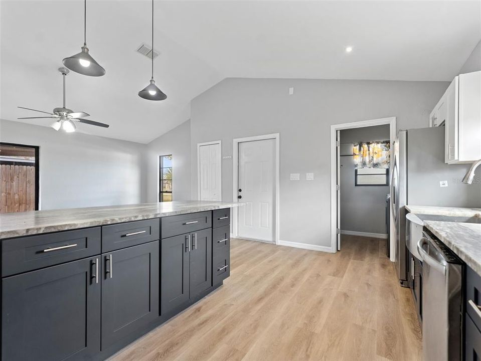 出租: $2,600 (3 贝兹, 2 浴室, 1320 平方英尺)