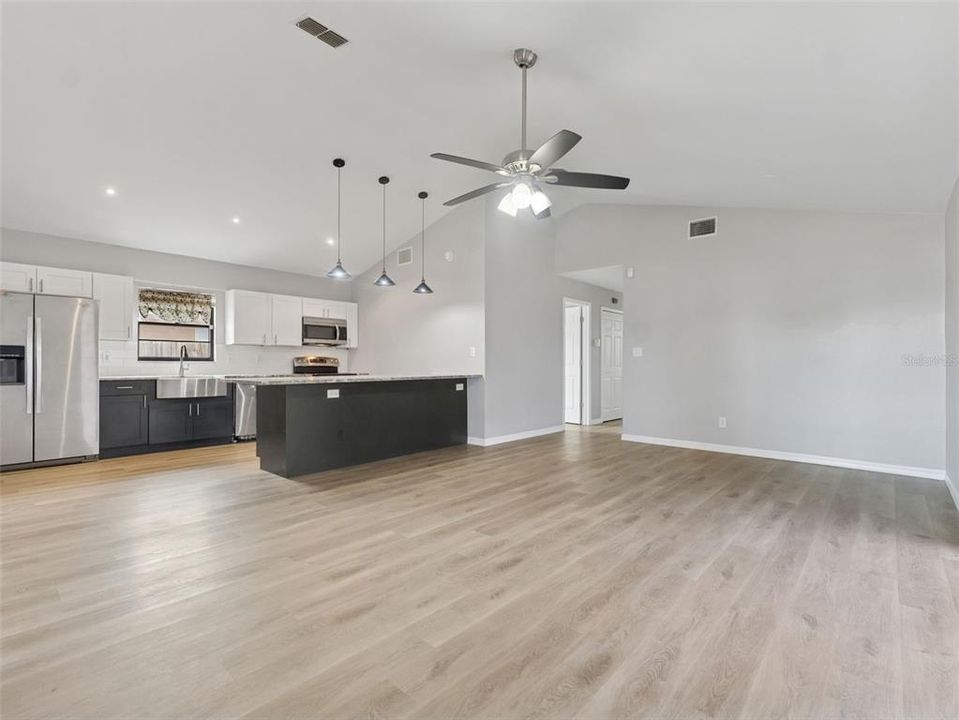 出租: $2,600 (3 贝兹, 2 浴室, 1320 平方英尺)