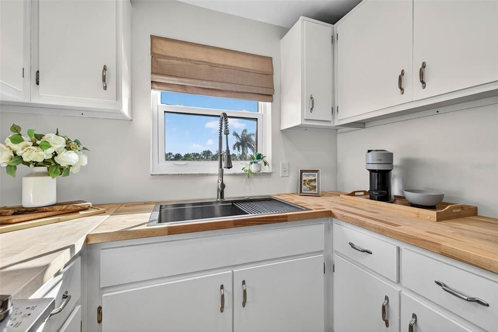 出租: $3,000 (1 贝兹, 1 浴室, 698 平方英尺)