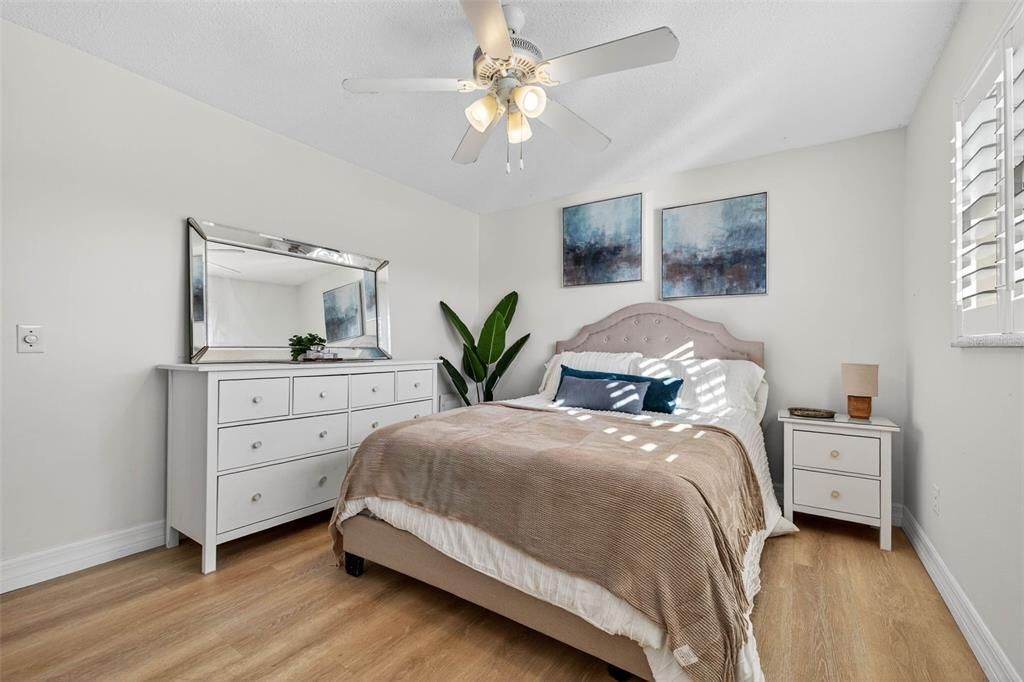 出租: $3,000 (1 贝兹, 1 浴室, 698 平方英尺)