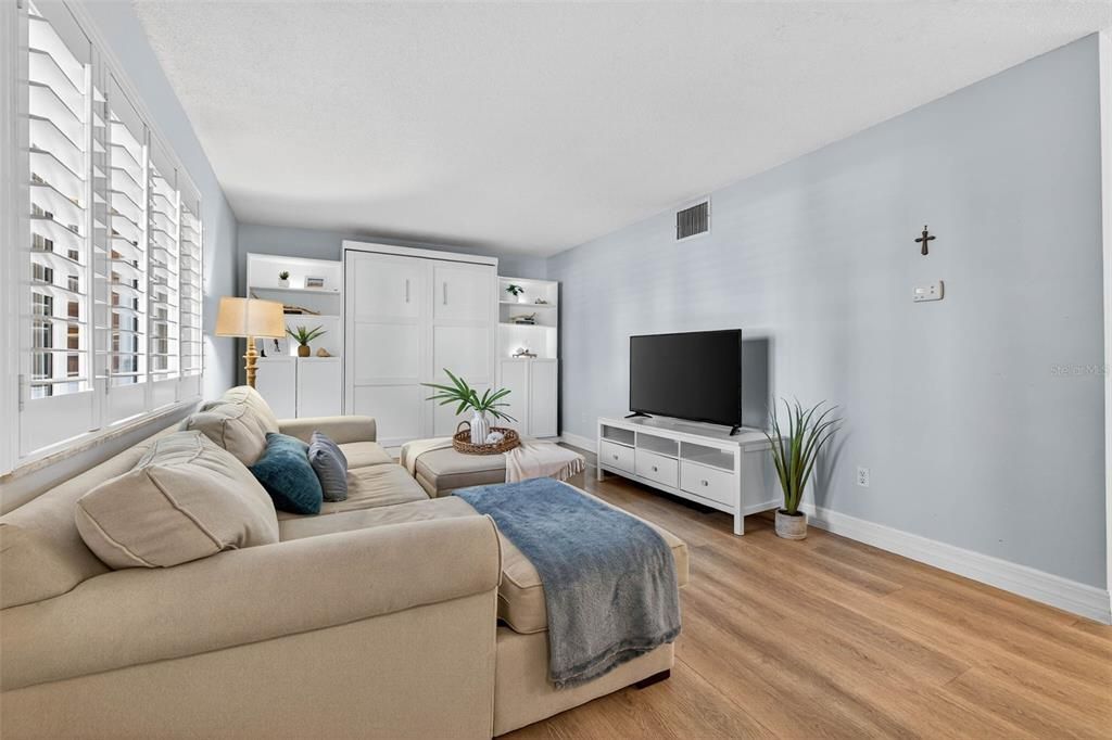 出租: $3,000 (1 贝兹, 1 浴室, 698 平方英尺)