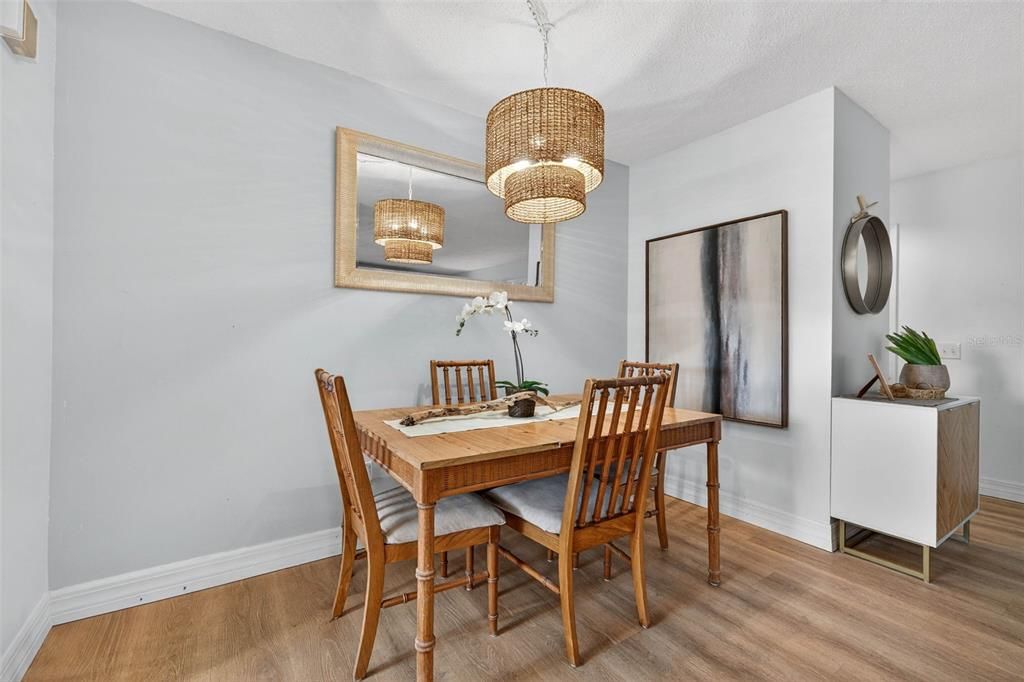 出租: $3,000 (1 贝兹, 1 浴室, 698 平方英尺)