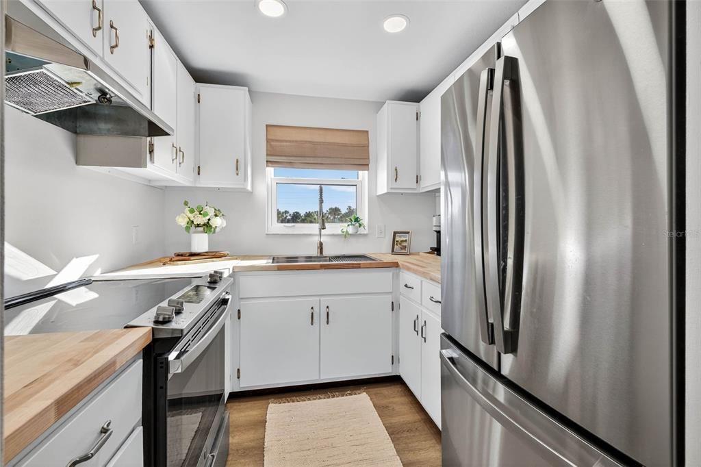 出租: $3,000 (1 贝兹, 1 浴室, 698 平方英尺)