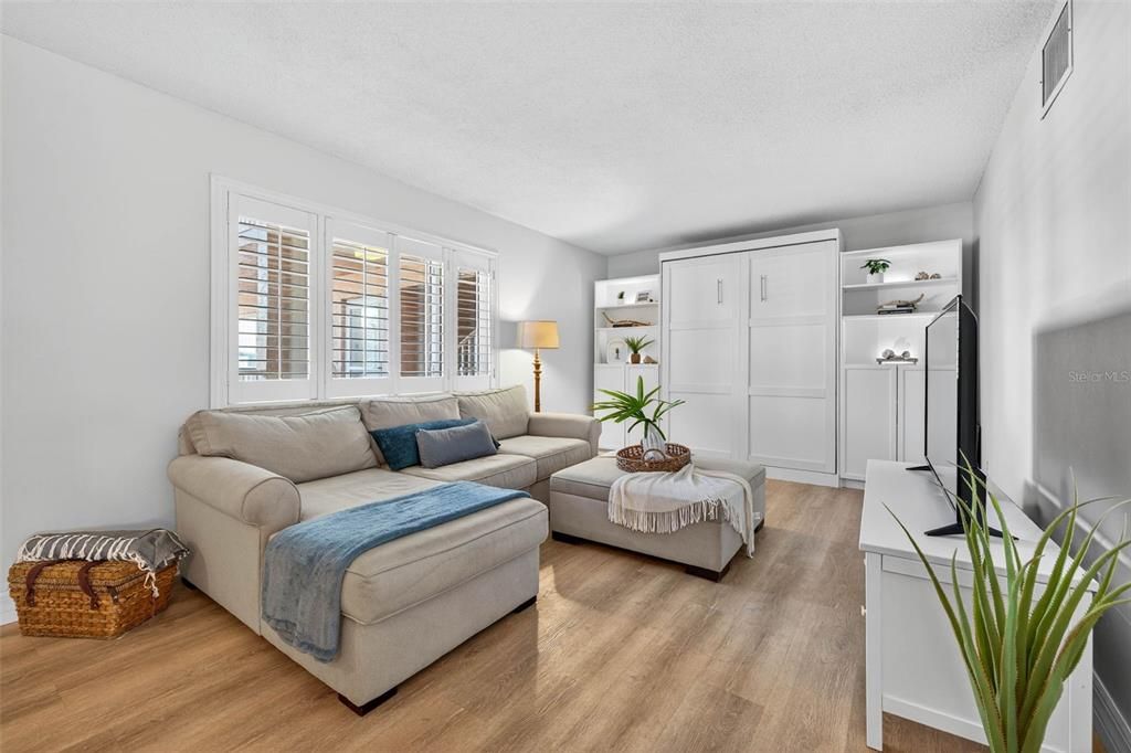 出租: $3,000 (1 贝兹, 1 浴室, 698 平方英尺)