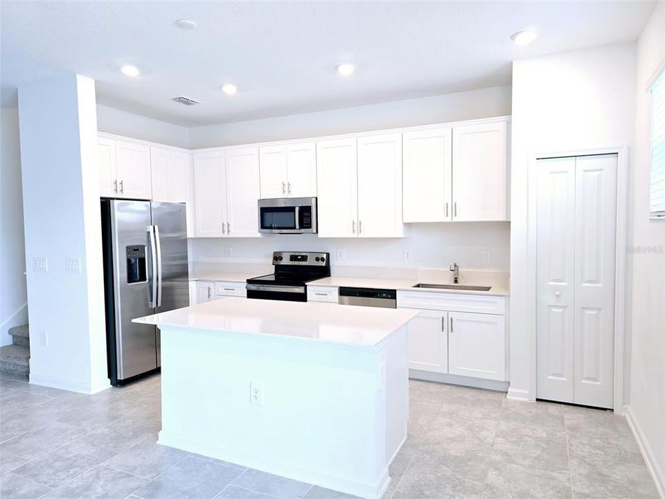 出租: $2,300 (3 贝兹, 2 浴室, 1674 平方英尺)