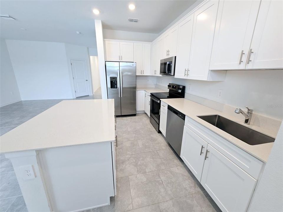 出租: $2,300 (3 贝兹, 2 浴室, 1674 平方英尺)