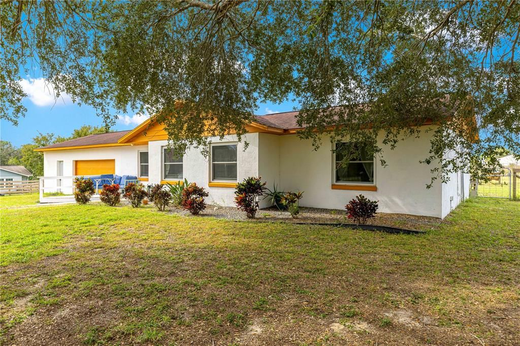 合同活跃: $319,900 (3 贝兹, 2 浴室, 1387 平方英尺)