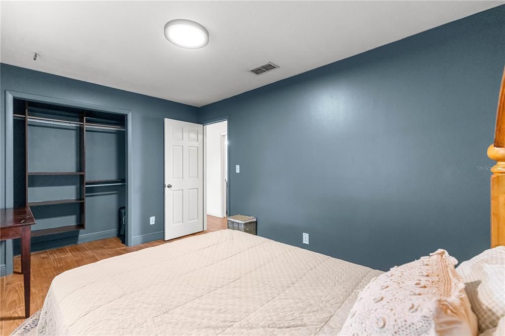 合同活跃: $319,900 (3 贝兹, 2 浴室, 1387 平方英尺)