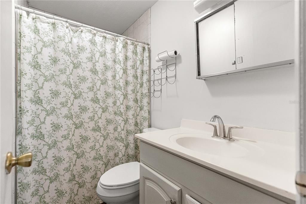 合同活跃: $319,900 (3 贝兹, 2 浴室, 1387 平方英尺)