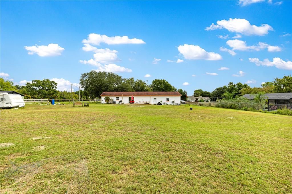 合同活跃: $319,900 (3 贝兹, 2 浴室, 1387 平方英尺)