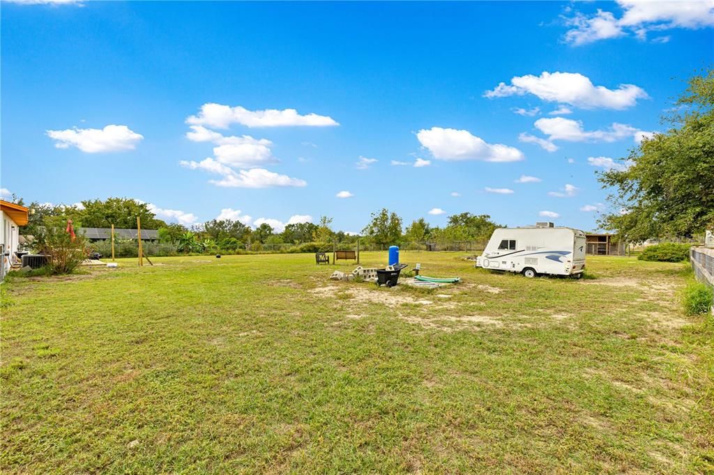 合同活跃: $319,900 (3 贝兹, 2 浴室, 1387 平方英尺)