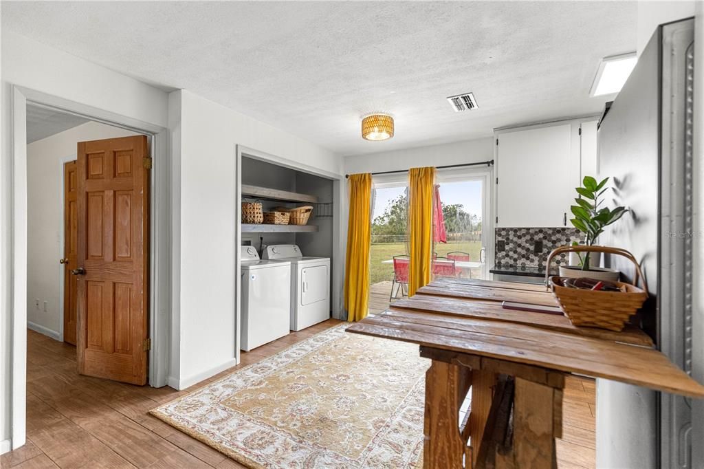 合同活跃: $319,900 (3 贝兹, 2 浴室, 1387 平方英尺)