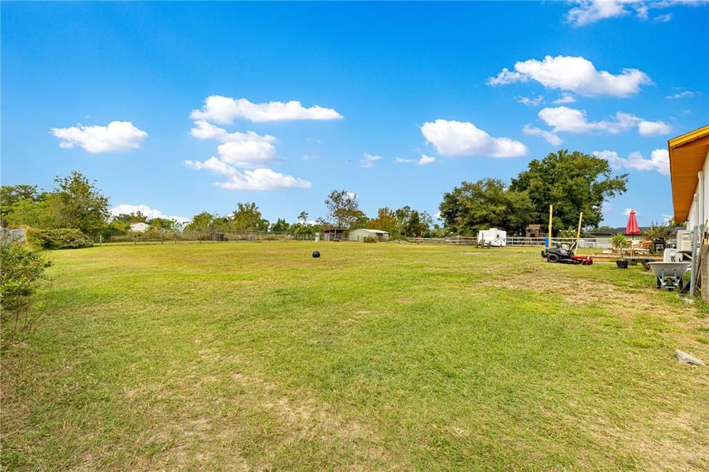 合同活跃: $319,900 (3 贝兹, 2 浴室, 1387 平方英尺)