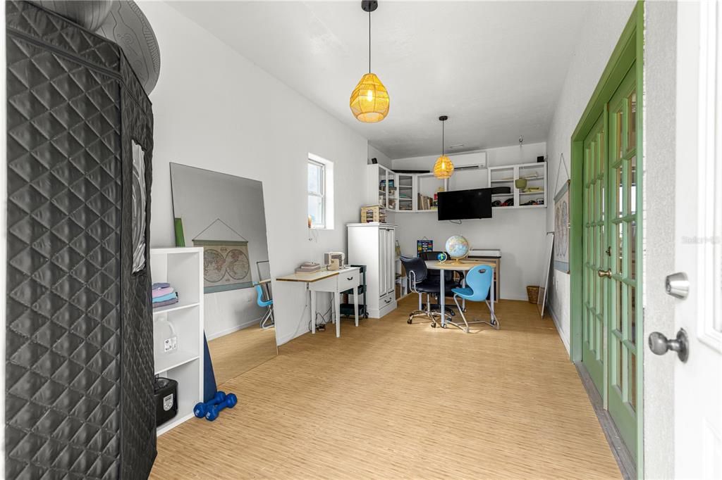 合同活跃: $319,900 (3 贝兹, 2 浴室, 1387 平方英尺)